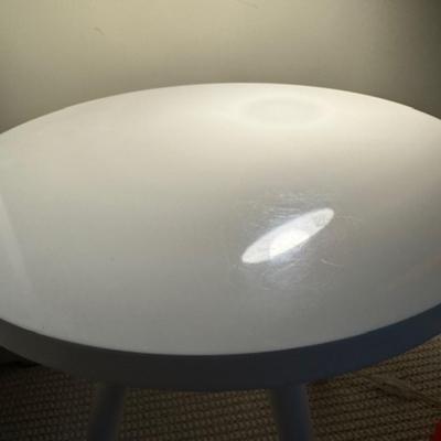 BEDROOM SET WITH BED, SIDE TABLES, AND LAMPS