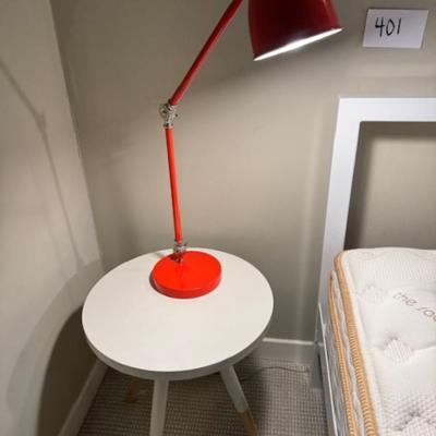 BEDROOM SET WITH BED, SIDE TABLES, AND LAMPS