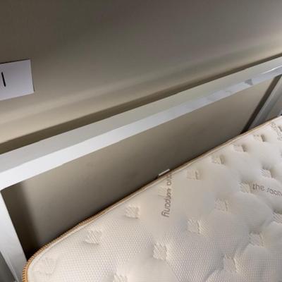 BEDROOM SET WITH BED, SIDE TABLES, AND LAMPS