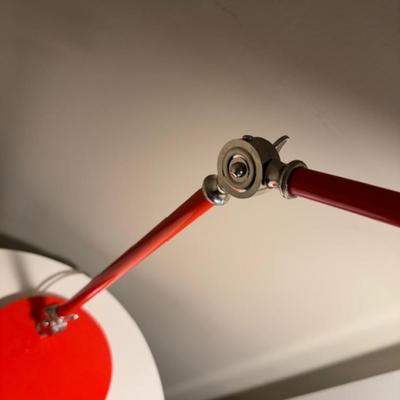 BEDROOM SET WITH BED, SIDE TABLES, AND LAMPS