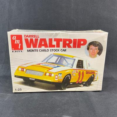 -121- 1:25 SCALE | Darrell Waltrip Monte Carlo Stock Car Model Kit | Sealed