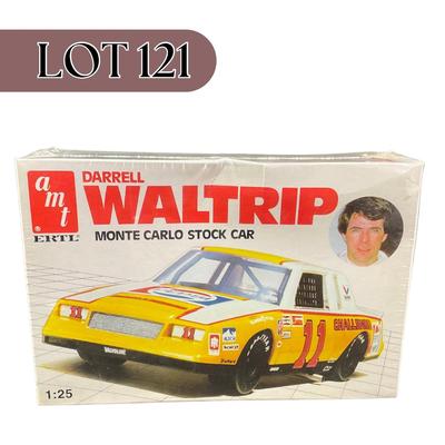 -121- 1:25 SCALE | Darrell Waltrip Monte Carlo Stock Car Model Kit | Sealed
