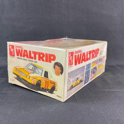 -121- 1:25 SCALE | Darrell Waltrip Monte Carlo Stock Car Model Kit | Sealed