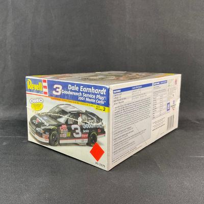 -122- 1:24 SCALE | Dale Earnhardt Goodwrench Service Plus 2001 Monte Carlo Model Kit | Sealed
