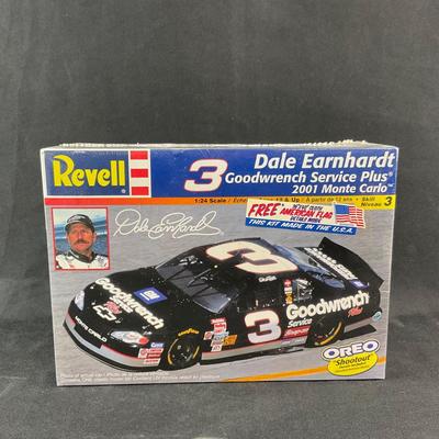 -122- 1:24 SCALE | Dale Earnhardt Goodwrench Service Plus 2001 Monte Carlo Model Kit | Sealed