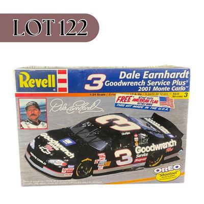-122- 1:24 SCALE | Dale Earnhardt Goodwrench Service Plus 2001 Monte Carlo Model Kit | Sealed