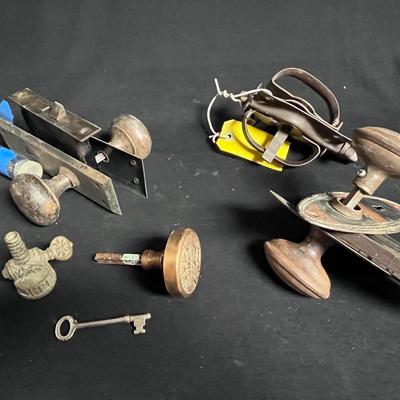 OLD BARN HANDLE AND DOOR KNOBS