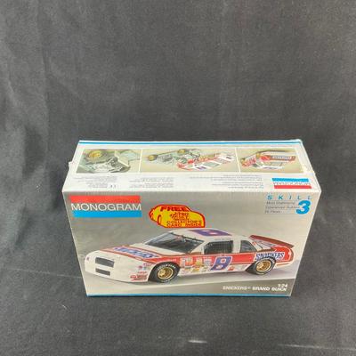 -127- 1:24 SCALE | Snickers Brand Buick Model Kit | Sealed