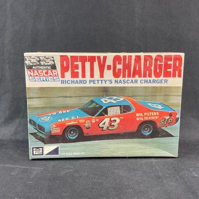 -128- 1:25 SCALE | Petty-Charger Richard Pettys NASCAR Charger Model Kit | Sealed