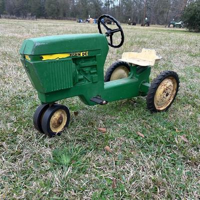Vintage ERTL John Deere Pedal Tractor – Model 520 – Cast Metal