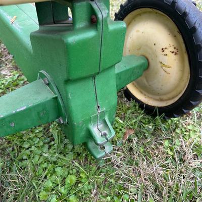 Vintage ERTL John Deere Pedal Tractor – Model 520 – Cast Metal
