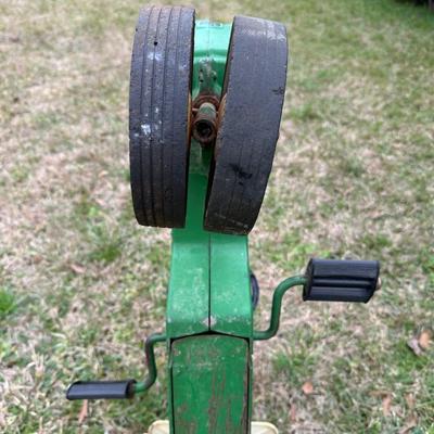 Vintage ERTL John Deere Pedal Tractor – Model 520 – Cast Metal