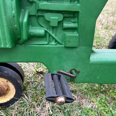Vintage ERTL John Deere Pedal Tractor – Model 520 – Cast Metal