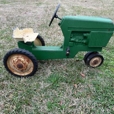 Vintage ERTL John Deere Pedal Tractor – Model 520 – Cast Metal