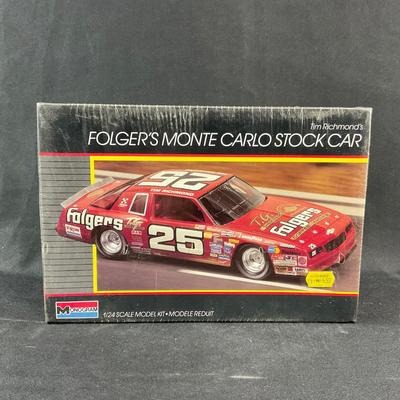 -129- 1:24 SCALE | Tim Richmonds Folgers Monte Carlo Stock Car Model Kit | Sealed