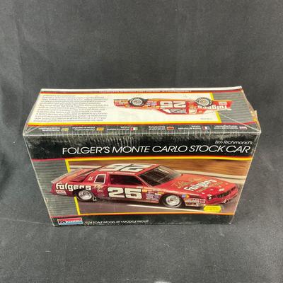 -129- 1:24 SCALE | Tim Richmonds Folgers Monte Carlo Stock Car Model Kit | Sealed