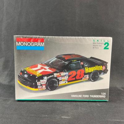 -130- 1:24 SCALE | Havoline Ford Thunderbird Model Kit | Sealed