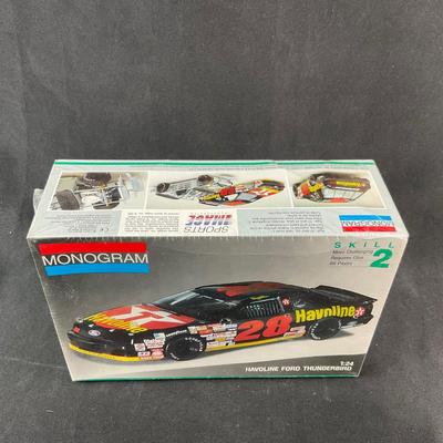 -130- 1:24 SCALE | Havoline Ford Thunderbird Model Kit | Sealed