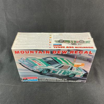 -132- 1:24 SCALE | Mountain Dew Regal Model Kit | Sealed