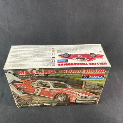 -137- 1:24 SCALE | Melling Thunderbird Model Kit | Sealed