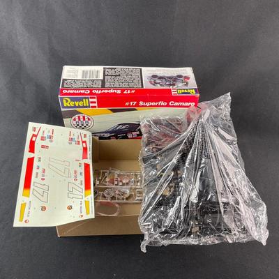 -139- 1:25 SCALE | #17 Superflo Camaro Model Kit | Opened