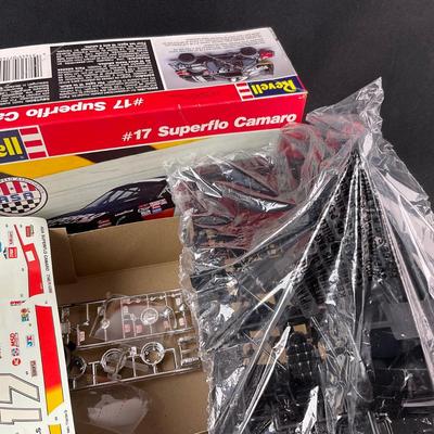 -139- 1:25 SCALE | #17 Superflo Camaro Model Kit | Opened