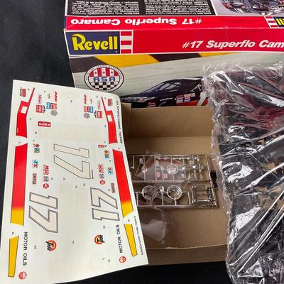 -139- 1:25 SCALE | #17 Superflo Camaro Model Kit | Opened