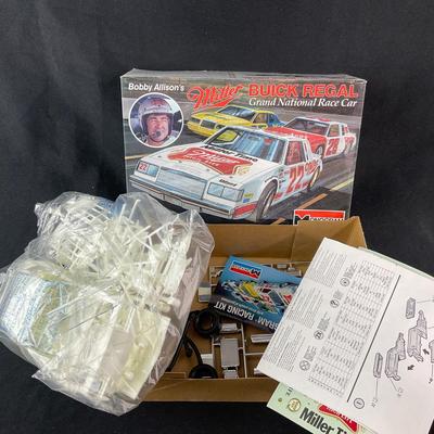 -140- 1:24 SCALE | Bobby Allison’s Miller Buick Regal Model Kit | Opened