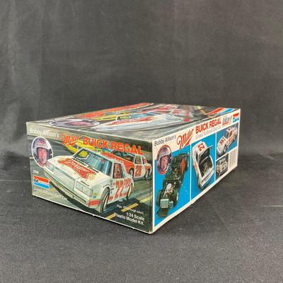 -140- 1:24 SCALE | Bobby Allison’s Miller Buick Regal Model Kit | Opened