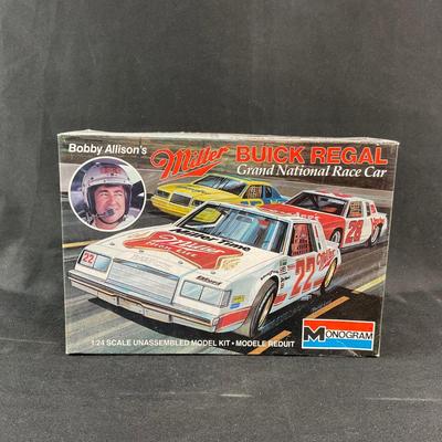 -140- 1:24 SCALE | Bobby Allison’s Miller Buick Regal Model Kit | Opened