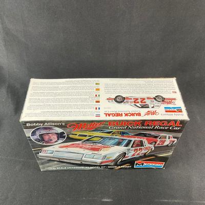 -140- 1:24 SCALE | Bobby Allison’s Miller Buick Regal Model Kit | Opened
