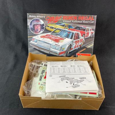 -140- 1:24 SCALE | Bobby Allison’s Miller Buick Regal Model Kit | Opened