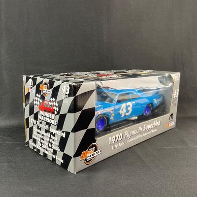 -147- 1:18 SCALE | #43 Richard Petty 1970 Plymouth Superbird Die Cast