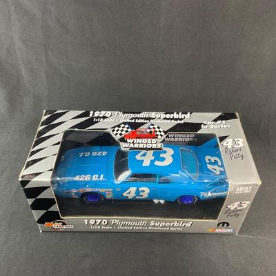 -147- 1:18 SCALE | #43 Richard Petty 1970 Plymouth Superbird Die Cast