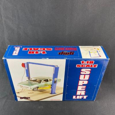 -149- 1:18 SCALE | Super Lift Model Kit | New In Box