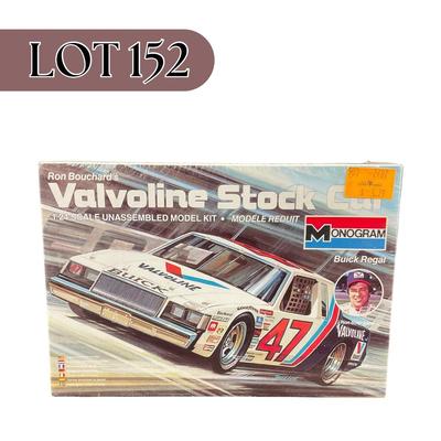 -152- 1:24 SCALE | Ron Bouchard’s Valvoline Stock Car Model Kit | Sealed