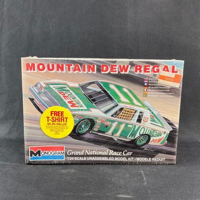 -153- 1:24 SCALE | Mountain Dew Regal Model Kit | Sealed