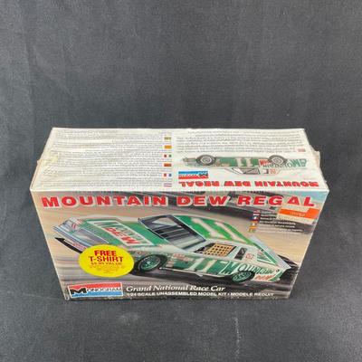 -153- 1:24 SCALE | Mountain Dew Regal Model Kit | Sealed