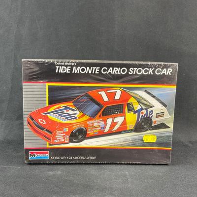 -154- 1:24 SCALE | Darrell Waltrip Tide Monte Carlo Stock Car Model Kit | Sealed