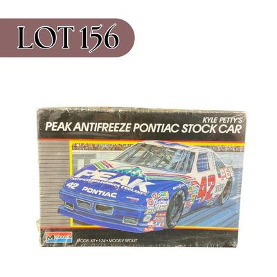 -156- 1:24 SCALE | Kyle Petty’s Peak Antifreeze Pontiac Stock Car Model Kit | Sealed