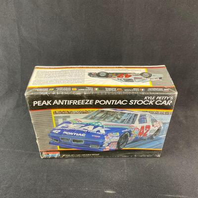 -156- 1:24 SCALE | Kyle Petty’s Peak Antifreeze Pontiac Stock Car Model Kit | Sealed
