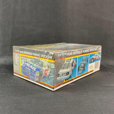 -156- 1:24 SCALE | Kyle Petty’s Peak Antifreeze Pontiac Stock Car Model Kit | Sealed