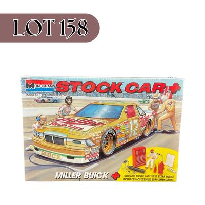 -158- 1:24 SCALE | Miller Buick + Driver & Extra Parts Model Kit | Sealed