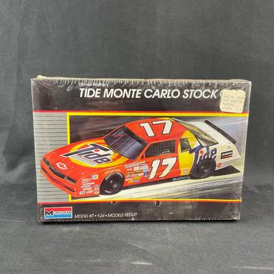 -160- 1:24 SCALE | Darrell Waltrip’s Tide Monte Carlo Stock Car Model Kit | Sealed
