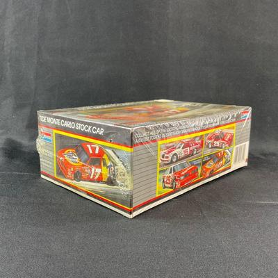 -160- 1:24 SCALE | Darrell Waltrip’s Tide Monte Carlo Stock Car Model Kit | Sealed