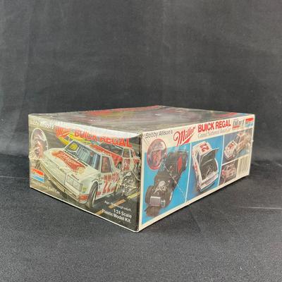 -163- 1:24 SCALE | Bobby Allison’s Miller Buick Regal Model Kit | Sealed