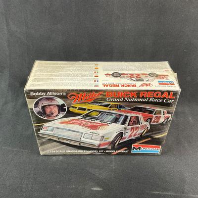 -163- 1:24 SCALE | Bobby Allison’s Miller Buick Regal Model Kit | Sealed