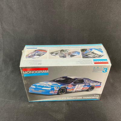 -164- 1:24 SCALE | #15 Quality Care Thunderbird Model Kit | Sealed