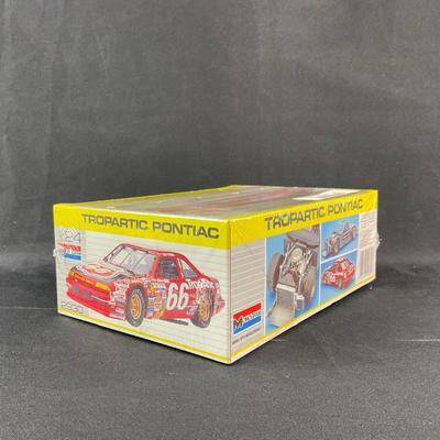 -165- 1:24 SCALE | Tropartic Pontiac Model Kit | Sealed