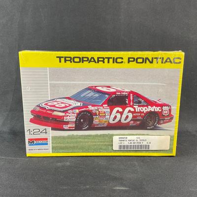 -165- 1:24 SCALE | Tropartic Pontiac Model Kit | Sealed